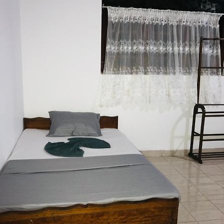 Sun Rise Hostel Negombo Exterior foto
