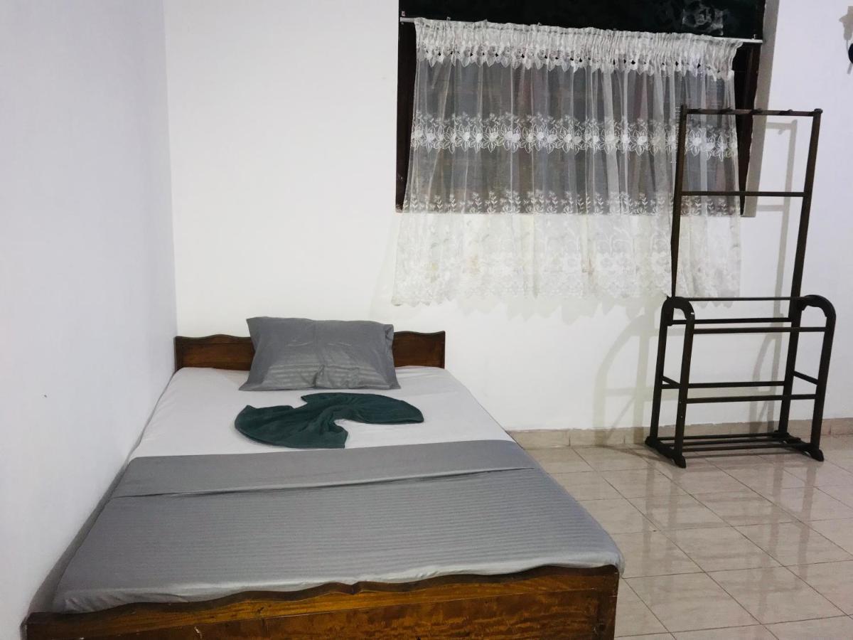 Sun Rise Hostel Negombo Exterior foto