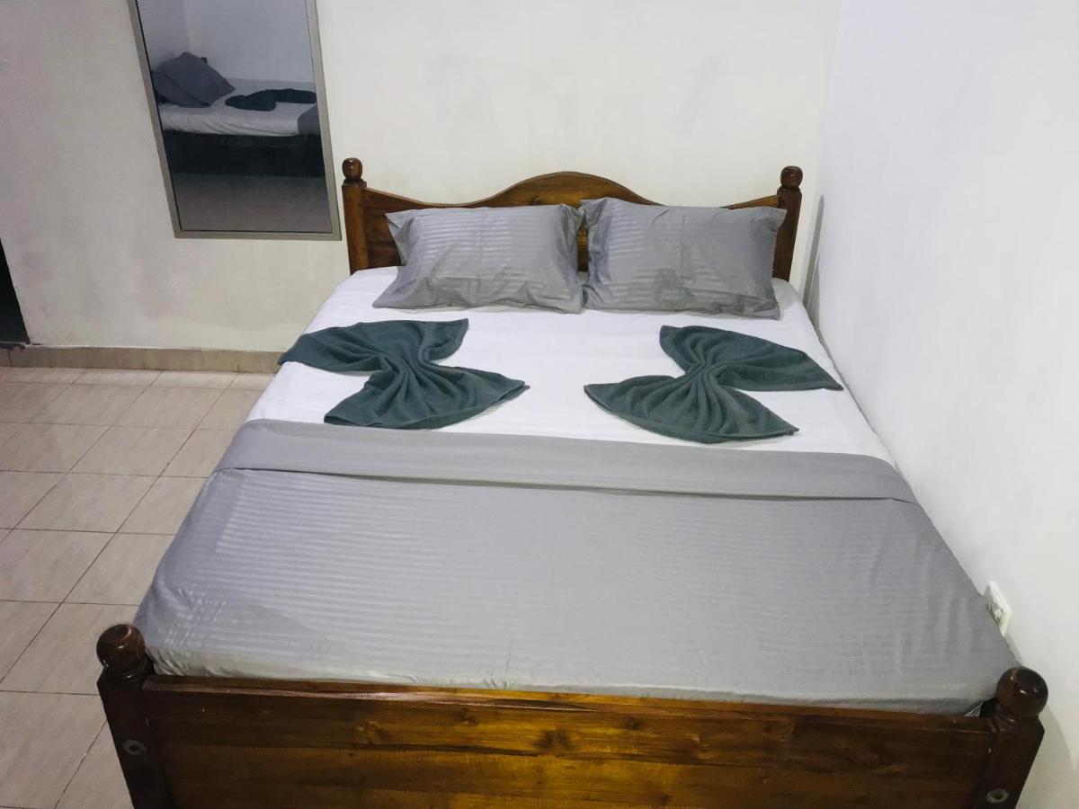 Sun Rise Hostel Negombo Exterior foto