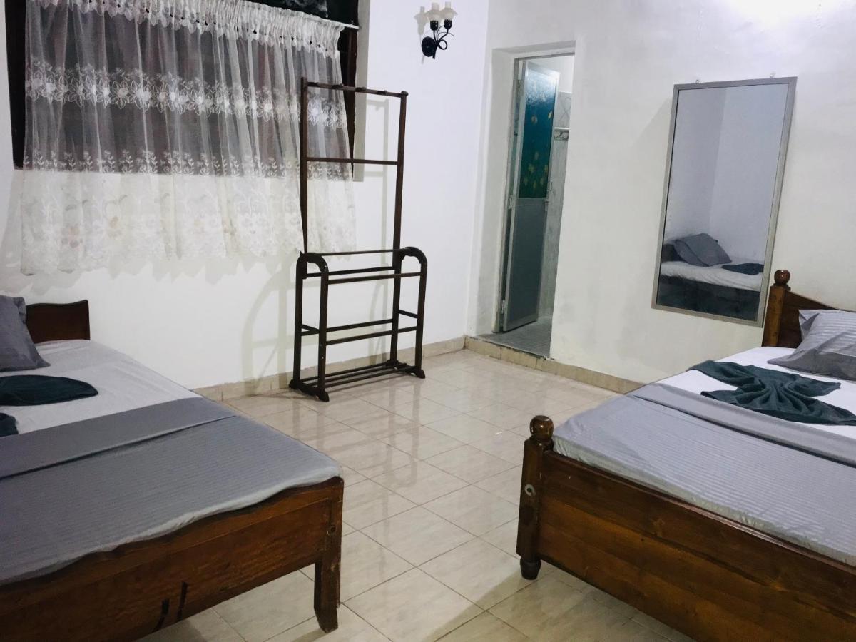 Sun Rise Hostel Negombo Exterior foto