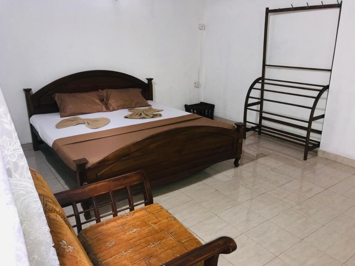 Sun Rise Hostel Negombo Exterior foto